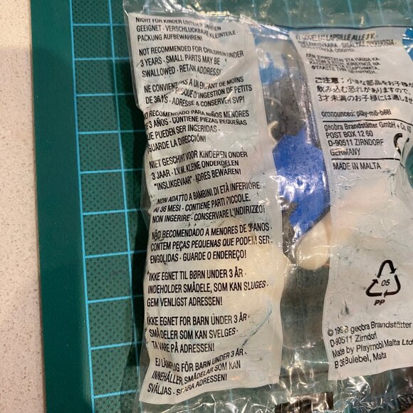 VINTAGE 1998 PLAYMOBIL ASTRONAUT KEYCHAIN - Picture 3 of 8